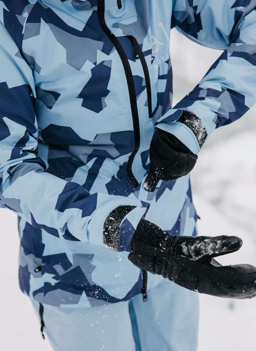 Burton Women's AK GORE-TEX Upshift 2-Layer Jacket 2024 - Image 17