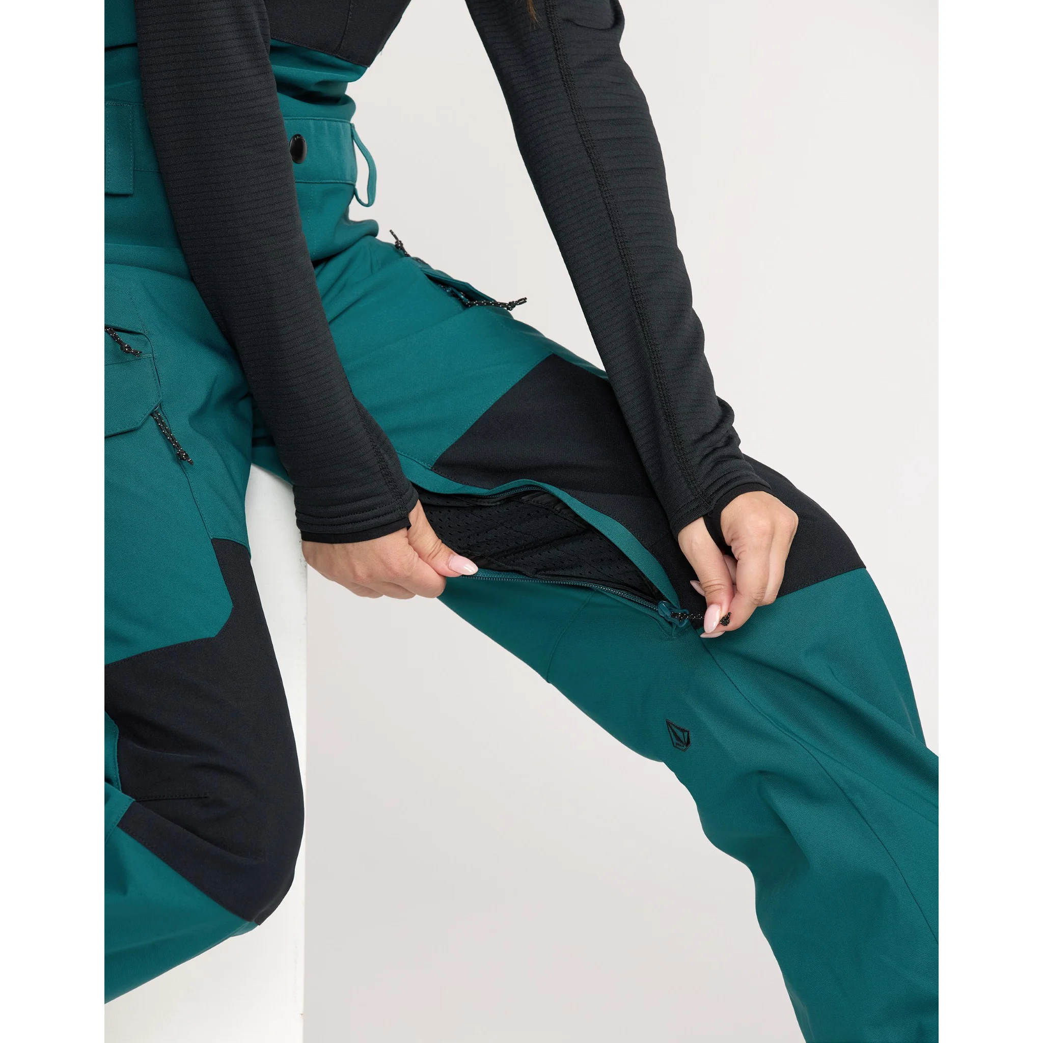 Volcom Women's Creston 3D Stretch Bib 2026 - Image 7